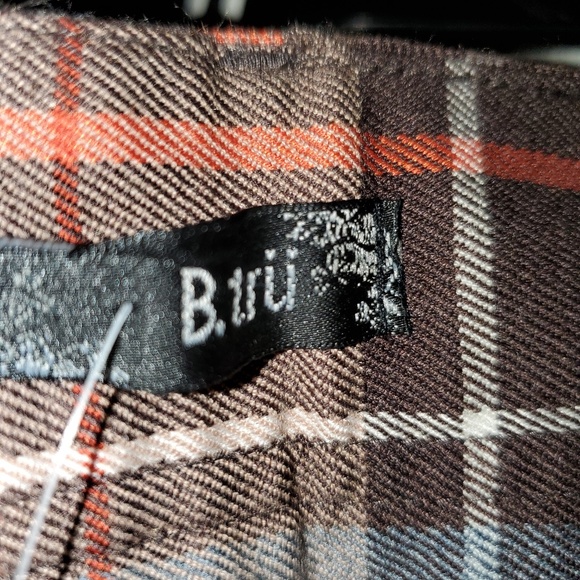 B. Tru capri pants - Picture 2 of 3